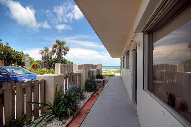 Quiet Vista Del Mar 2 Bedroom Condo Beachfront Property Cocoa Beach Eksteriør billede
